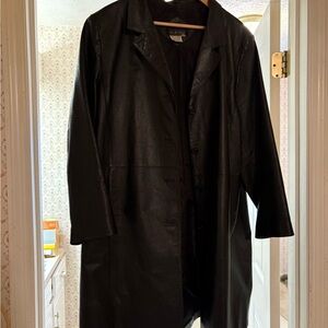 ***SOLD***Black Leather Jacket w/Classic Tailored Look and Full-Length Sleeves